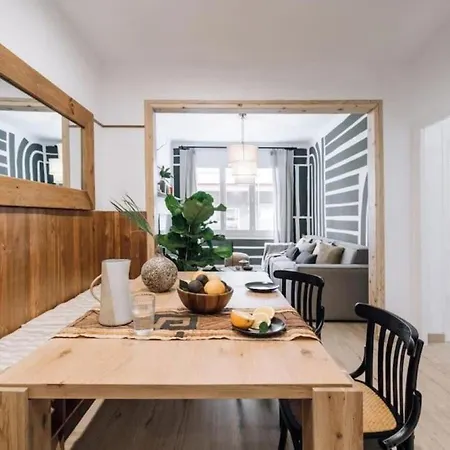 Kananga - 3 Bedroom In Gracia Apartment